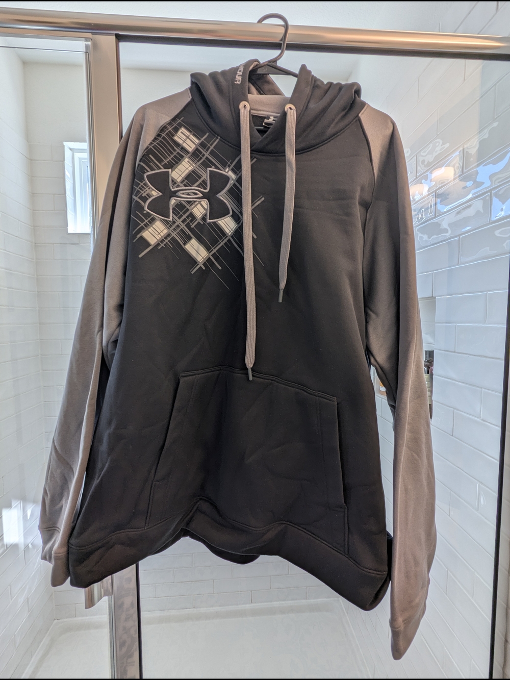 Under Armour Black & Gray Graphic Pullover Hoodie
